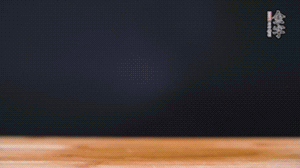 老豆腐切小塊。