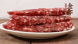 金字香腸切小段備用。