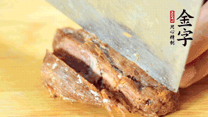 金字鹵牛肉切成小粒。