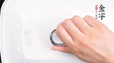 大火煮開后，再上鍋中火蒸20分鐘，出鍋后撒上蔥花。