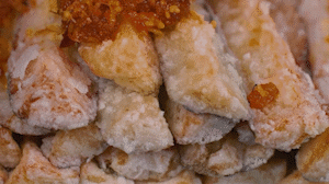 茄子撈出后放入雞精和XO醬拌均勻。
