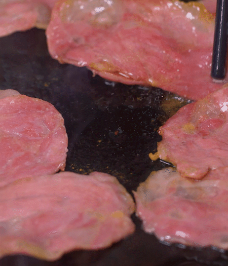 金字淡火腿用黃油/橄欖油煎熟。