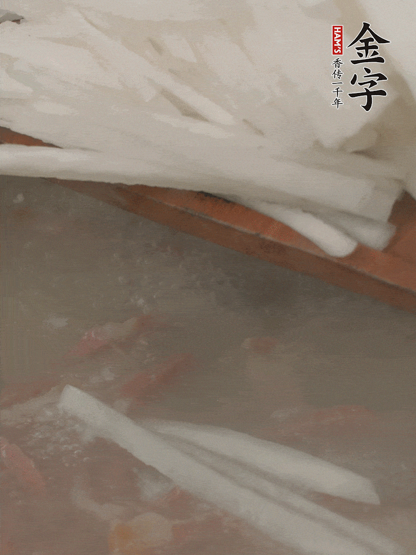 放蘿卜絲，燉5分鐘。