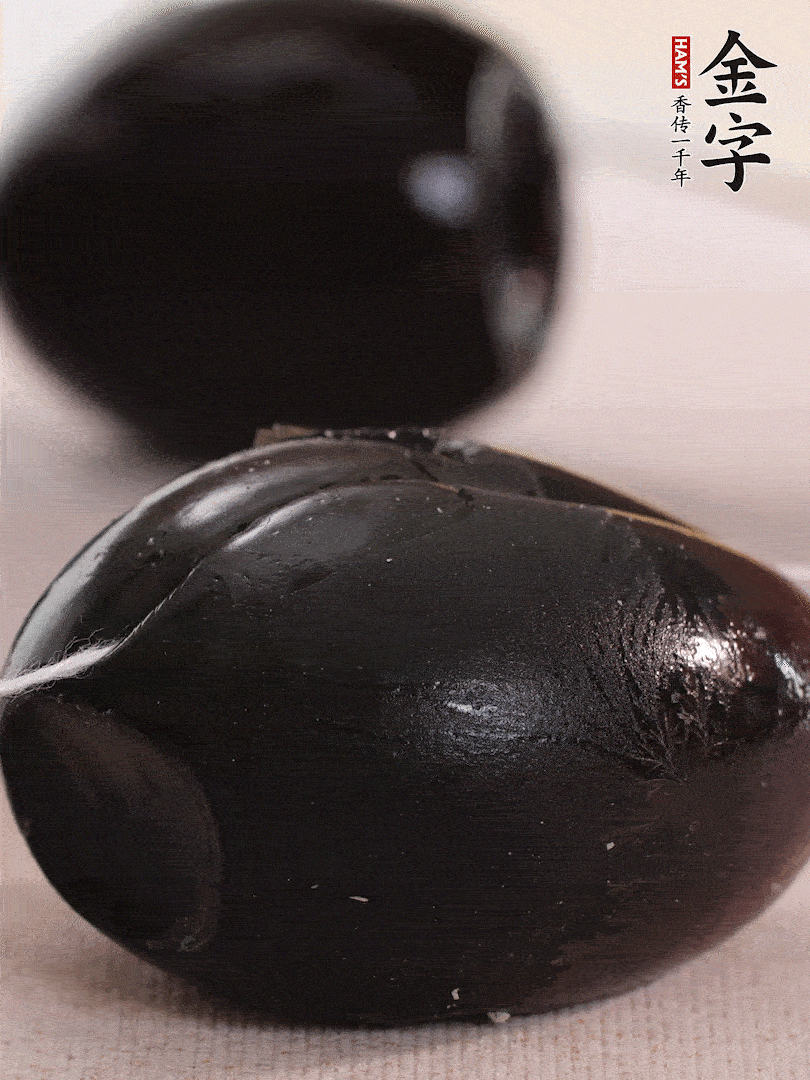 娃娃菜金針菇去跟洗凈，皮蛋改刀。