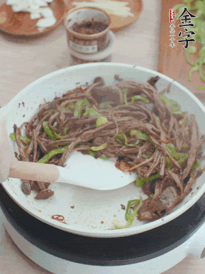 少許鹽調(diào)味。