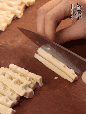 春筍、香菇分別切丁。