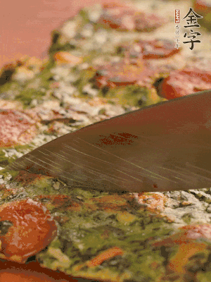 小火煎3分鐘后翻面，蓋蓋兒燜2分鐘。