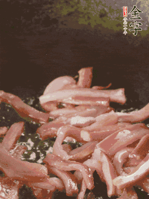 再放豌豆苗翻炒均勻。