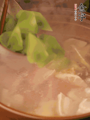 再加入焯水過(guò)的百葉結(jié)、萵筍塊燉15-20分鐘。