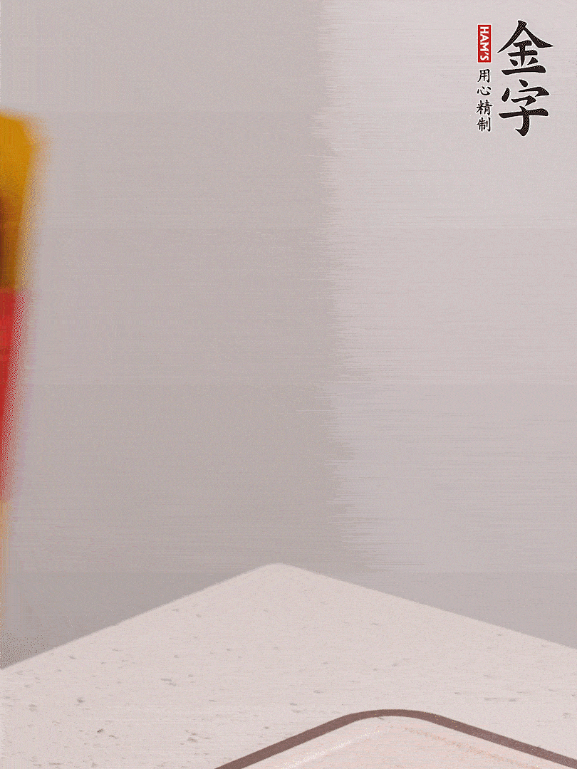 金字火腿切片，溫水浸泡5分鐘，將牛腩放鍋中，倒入比食材多2倍的清水，加姜焯水