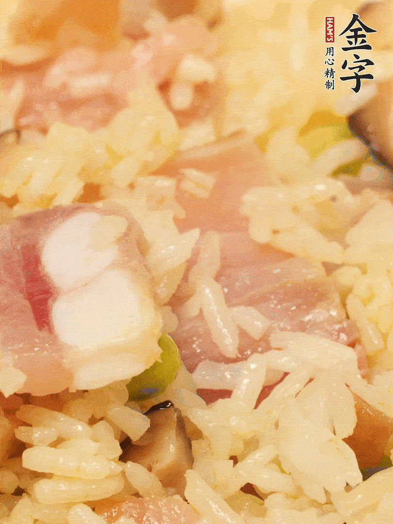 下米飯、蝦米繼續(xù)翻炒