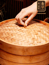 麻辣香腸蒸10分鐘，切成片，蒜苗切斜段，姜蒜干辣椒小米椒切碎