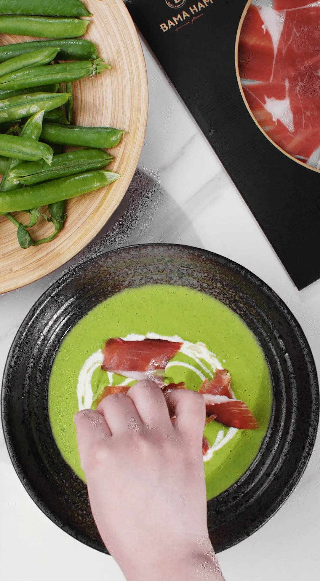 將上述擺盤的食材依個人喜好適量點綴即可。