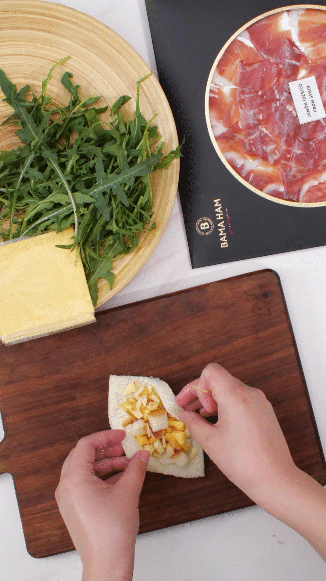 一片吐司，放一片芝士
