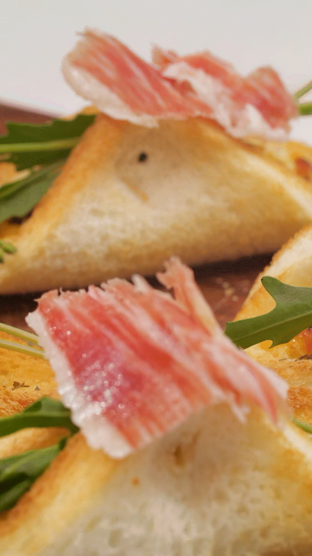 空氣炸鍋或烤箱180度5分鐘，撒歐芹碎
