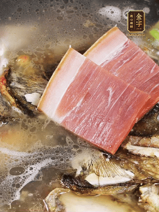 大火燒開，大火煮10~15分鐘。放入切好的豆腐，再煮5分鐘大火燒開，大火煮10~15分鐘。放入切好的豆腐，再煮5分鐘