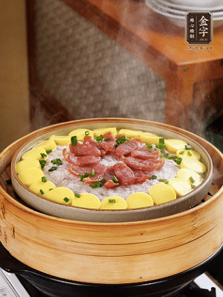 最后蔥花點(diǎn)綴。