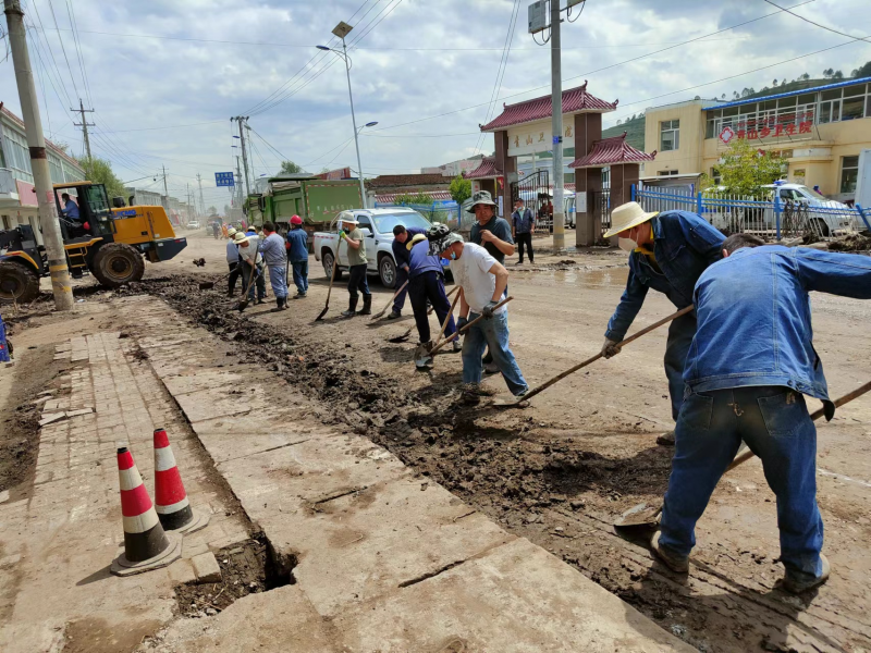 情系家鄉(xiāng)為人民 抗洪救災(zāi)勇?lián)?dāng)&mdash;&mdash;物產(chǎn)工投公司黨員干部、團(tuán)員青年奔赴災(zāi)區(qū)第一線搶險(xiǎn)救災(zāi)