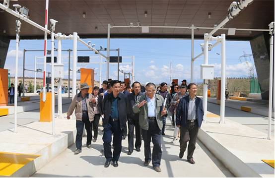 青海省副省長匡湧蒞臨曹家堡保稅物流中心工程現(xiàn)場(chǎng)視察工作