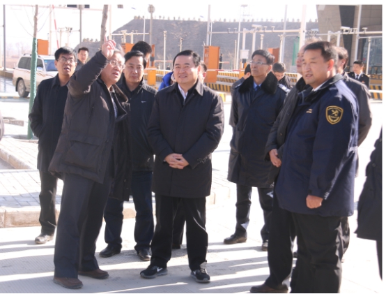 省委副書記、省長郝鵬視察青海曹家堡保稅物流中心