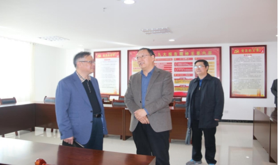 省委常委、省總工會主席馬吉孝等一行蒞臨青海物產(chǎn)集團(tuán)公司視察，調(diào)研指導(dǎo)道路貨運(yùn)企業(yè)建會、貨運(yùn)司機(jī)入會等工作